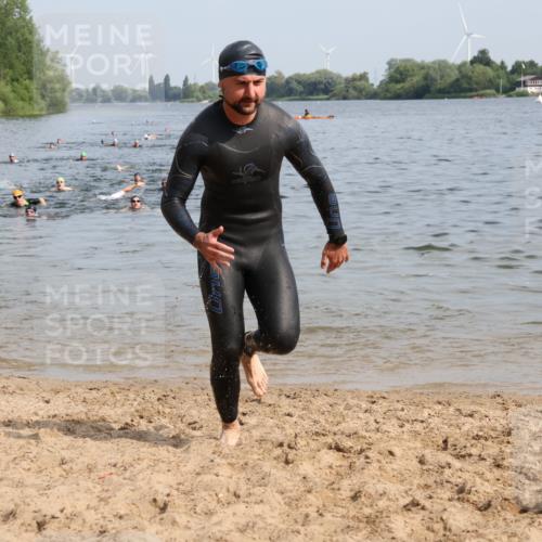 15.06.2025 - 27. Vierlanden-Triathlon Lena Gebhardt http://msf.ph/oto/8050069 15.06.2025 09:56:21 Schwimmen 260, 314, 315, 323, 349, 438 meine-sportfotos.de