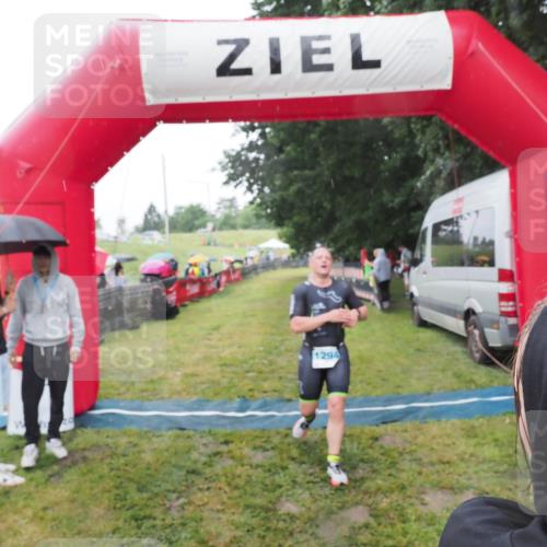 21.06.2025 - 27. Vierlanden-Triathlon MichiJ http://msf.ph/oto/8050070 15.06.2026 14:29:58 Ziel 1175, 1287, 1294, 1295 meine-sportfotos.de