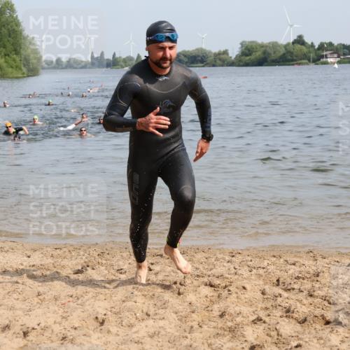 15.06.2025 - 27. Vierlanden-Triathlon Lena Gebhardt http://msf.ph/oto/8050071 15.06.2025 09:56:21 Schwimmen 260, 314, 315, 323, 349, 438 meine-sportfotos.de