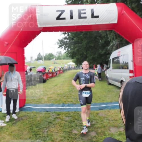 21.06.2025 - 27. Vierlanden-Triathlon MichiJ http://msf.ph/oto/8050074 15.06.2026 14:29:58 Ziel 1175, 1287, 1294, 1295 meine-sportfotos.de