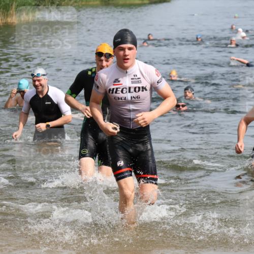 15.06.2025 - 27. Vierlanden-Triathlon Lena Gebhardt http://msf.ph/oto/8050081 15.06.2025 09:56:32 Schwimmen 254, 276, 286, 320, 341 meine-sportfotos.de