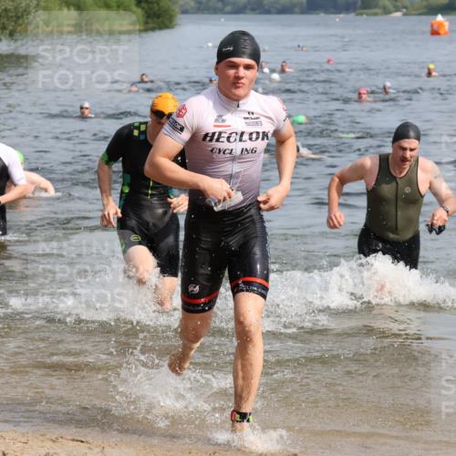 15.06.2025 - 27. Vierlanden-Triathlon Lena Gebhardt http://msf.ph/oto/8050085 15.06.2025 09:56:33 Schwimmen 254, 276, 286, 320, 341 meine-sportfotos.de