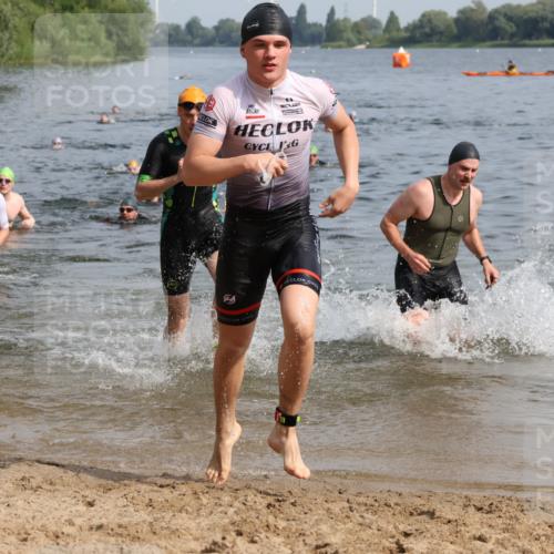 15.06.2025 - 27. Vierlanden-Triathlon Lena Gebhardt http://msf.ph/oto/8050091 15.06.2025 09:56:34 Schwimmen 254, 276, 286, 320, 341 meine-sportfotos.de