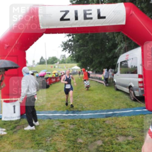 21.06.2025 - 27. Vierlanden-Triathlon MichiJ http://msf.ph/oto/8050099 15.06.2026 14:30:16 Ziel 1168, 1264 meine-sportfotos.de