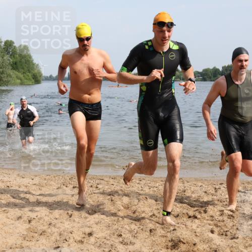15.06.2025 - 27. Vierlanden-Triathlon Lena Gebhardt http://msf.ph/oto/8050100 15.06.2025 09:56:37 Schwimmen 254, 275, 276, 281, 286, 320, 341 meine-sportfotos.de