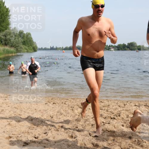 15.06.2025 - 27. Vierlanden-Triathlon Lena Gebhardt http://msf.ph/oto/8050108 15.06.2025 09:56:38 Schwimmen 254, 275, 276, 281, 286, 320, 341 meine-sportfotos.de