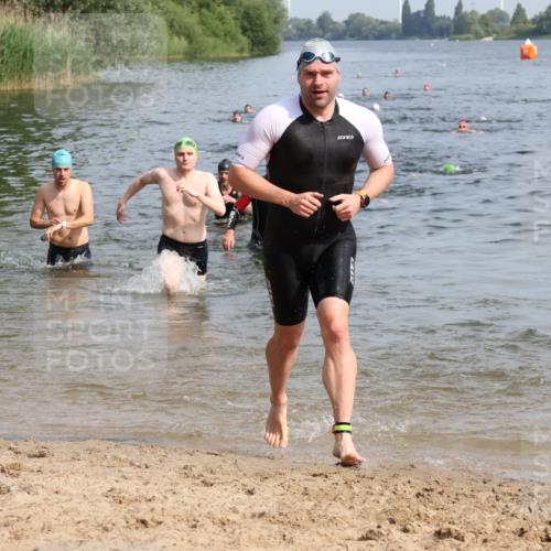 15.06.2025 - 27. Vierlanden-Triathlon Lena Gebhardt http://msf.ph/oto/8050112 15.06.2025 09:56:39 Schwimmen 254, 275, 276, 281, 286, 320, 341 meine-sportfotos.de