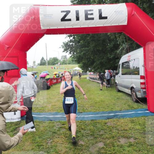 21.06.2025 - 27. Vierlanden-Triathlon MichiJ http://msf.ph/oto/8050113 15.06.2026 14:30:17 Ziel 1168, 1264 meine-sportfotos.de