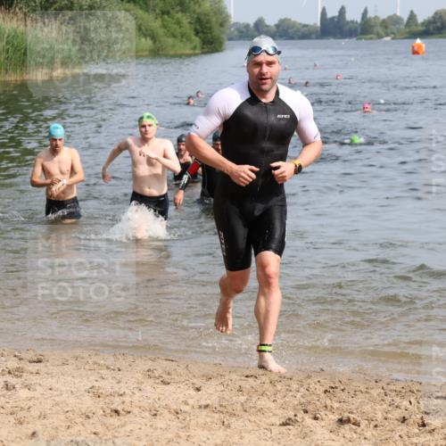 15.06.2025 - 27. Vierlanden-Triathlon Lena Gebhardt http://msf.ph/oto/8050114 15.06.2025 09:56:39 Schwimmen 254, 275, 276, 281, 286, 320, 341 meine-sportfotos.de