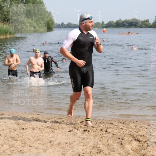 15.06.2025 - 27. Vierlanden-Triathlon Lena Gebhardt http://msf.ph/oto/8050118 15.06.2025 09:56:40 Schwimmen 254, 275, 276, 281, 286, 320, 341 meine-sportfotos.de