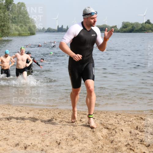 15.06.2025 - 27. Vierlanden-Triathlon Lena Gebhardt http://msf.ph/oto/8050120 15.06.2025 09:56:40 Schwimmen 254, 275, 276, 281, 286, 320, 341 meine-sportfotos.de