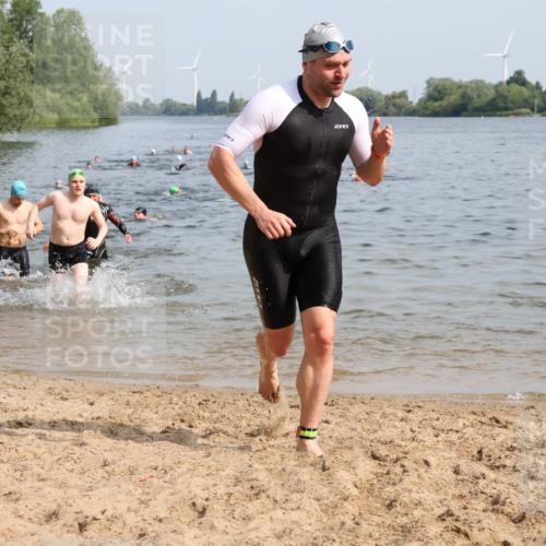 15.06.2025 - 27. Vierlanden-Triathlon Lena Gebhardt http://msf.ph/oto/8050122 15.06.2025 09:56:40 Schwimmen 254, 275, 276, 281, 286, 320, 341 meine-sportfotos.de