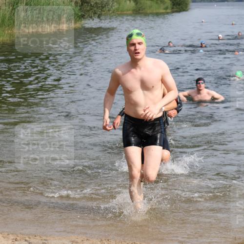 15.06.2025 - 27. Vierlanden-Triathlon Lena Gebhardt http://msf.ph/oto/8050124 15.06.2025 09:56:42 Schwimmen 254, 258, 275, 276, 281, 286, 301, 320, 341 meine-sportfotos.de
