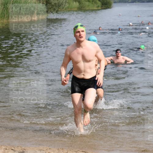 15.06.2025 - 27. Vierlanden-Triathlon Lena Gebhardt http://msf.ph/oto/8050126 15.06.2025 09:56:42 Schwimmen 254, 258, 275, 276, 281, 286, 301, 320, 341 meine-sportfotos.de