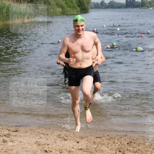 15.06.2025 - 27. Vierlanden-Triathlon Lena Gebhardt http://msf.ph/oto/8050128 15.06.2025 09:56:42 Schwimmen 254, 258, 275, 276, 281, 286, 301, 320, 341 meine-sportfotos.de