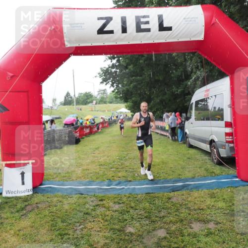 21.06.2025 - 27. Vierlanden-Triathlon MichiJ http://msf.ph/oto/8050131 15.06.2026 14:30:24 Ziel 1168, 1236, 1255 meine-sportfotos.de