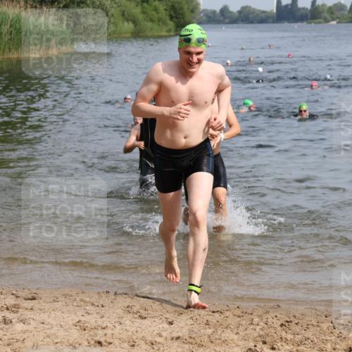 15.06.2025 - 27. Vierlanden-Triathlon Lena Gebhardt http://msf.ph/oto/8050132 15.06.2025 09:56:43 Schwimmen 254, 258, 275, 276, 281, 286, 301, 320, 341 meine-sportfotos.de