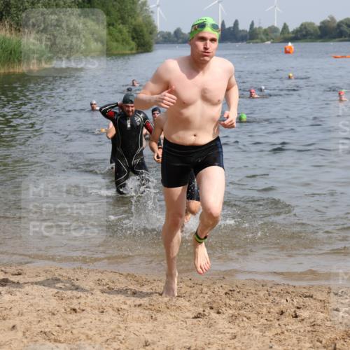 15.06.2025 - 27. Vierlanden-Triathlon Lena Gebhardt http://msf.ph/oto/8050135 15.06.2025 09:56:43 Schwimmen 254, 258, 275, 276, 281, 286, 301, 320, 341 meine-sportfotos.de