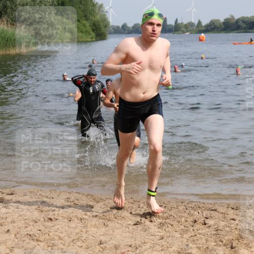 15.06.2025 - 27. Vierlanden-Triathlon Lena Gebhardt http://msf.ph/oto/8050137 15.06.2025 09:56:43 Schwimmen 254, 258, 275, 276, 281, 286, 301, 320, 341 meine-sportfotos.de