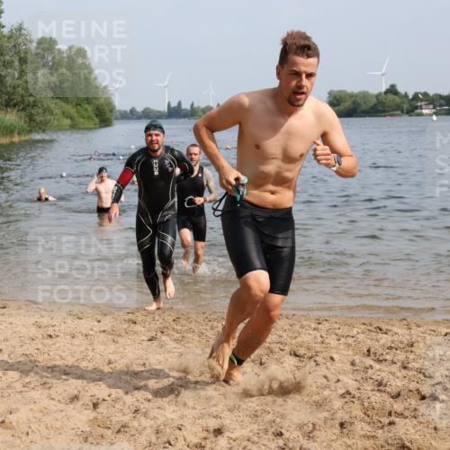15.06.2025 - 27. Vierlanden-Triathlon Lena Gebhardt http://msf.ph/oto/8050151 15.06.2025 09:56:48 Schwimmen 258, 275, 281, 301, 320, 325 meine-sportfotos.de