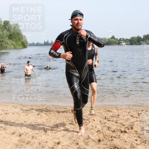 15.06.2025 - 27. Vierlanden-Triathlon Lena Gebhardt http://msf.ph/oto/8050162 15.06.2025 09:56:50 Schwimmen 258, 275, 281, 301, 320, 325 meine-sportfotos.de