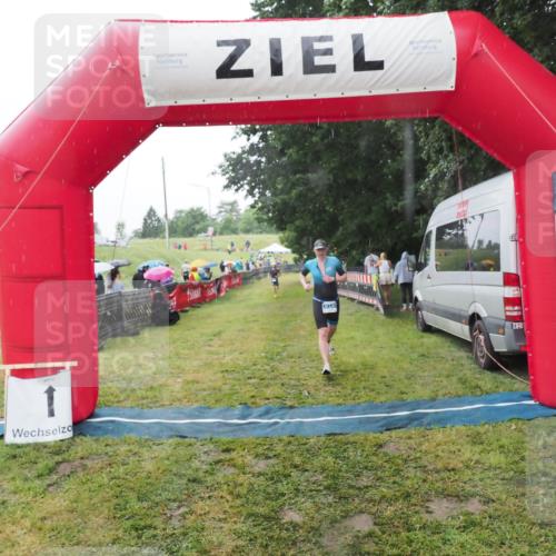 21.06.2025 - 27. Vierlanden-Triathlon MichiJ http://msf.ph/oto/8050169 15.06.2026 14:30:50 Ziel 1313 meine-sportfotos.de