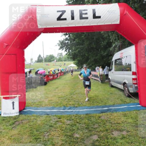 21.06.2025 - 27. Vierlanden-Triathlon MichiJ http://msf.ph/oto/8050171 15.06.2026 14:30:50 Ziel 1313 meine-sportfotos.de