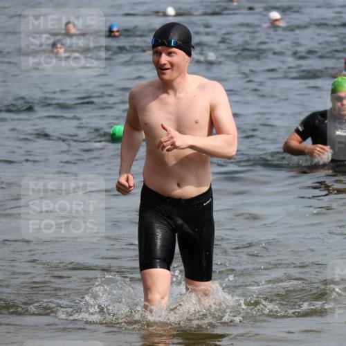 15.06.2025 - 27. Vierlanden-Triathlon Lena Gebhardt http://msf.ph/oto/8050172 15.06.2025 09:56:53 Schwimmen 258, 275, 281, 301, 325, 1399 meine-sportfotos.de