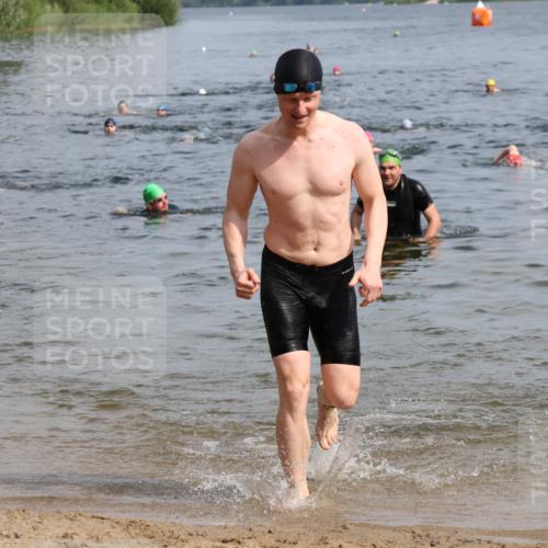 15.06.2025 - 27. Vierlanden-Triathlon Lena Gebhardt http://msf.ph/oto/8050177 15.06.2025 09:56:55 Schwimmen 258, 275, 281, 301, 325, 1399 meine-sportfotos.de