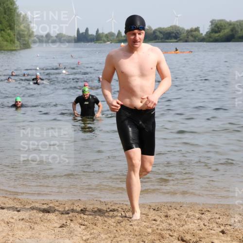 15.06.2025 - 27. Vierlanden-Triathlon Lena Gebhardt http://msf.ph/oto/8050179 15.06.2025 09:56:57 Schwimmen 258, 275, 301, 325, 1399 meine-sportfotos.de