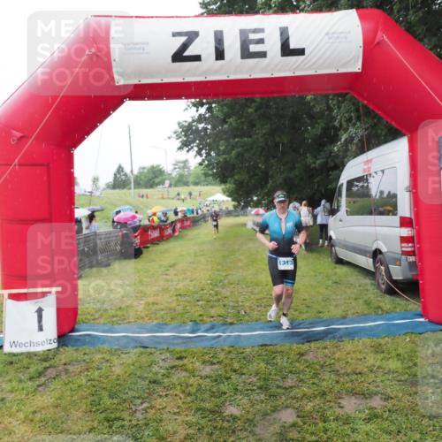 21.06.2025 - 27. Vierlanden-Triathlon MichiJ http://msf.ph/oto/8050180 15.06.2026 14:30:51 Ziel 1313 meine-sportfotos.de