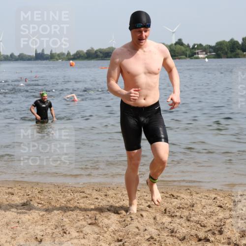 15.06.2025 - 27. Vierlanden-Triathlon Lena Gebhardt http://msf.ph/oto/8050185 15.06.2025 09:56:58 Schwimmen 258, 301, 325, 1399 meine-sportfotos.de