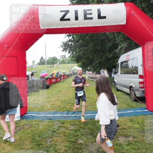 21.06.2025 - 27. Vierlanden-Triathlon MichiJ http://msf.ph/oto/8050197 15.06.2026 14:30:56 Ziel 1244, 1313 meine-sportfotos.de