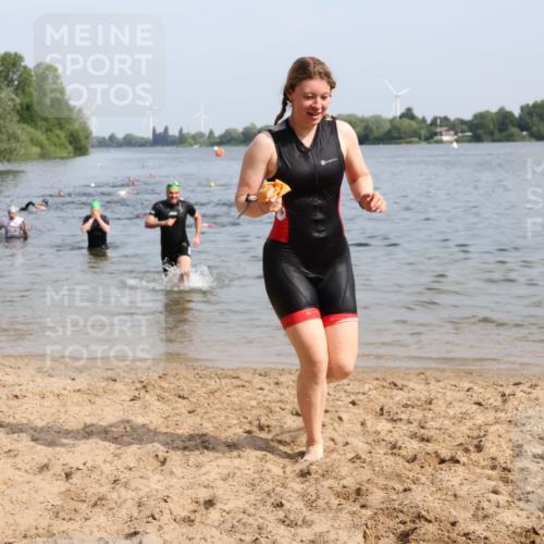 15.06.2025 - 27. Vierlanden-Triathlon Lena Gebhardt http://msf.ph/oto/8050198 15.06.2025 09:57:02 Schwimmen 263, 325, 1399 meine-sportfotos.de