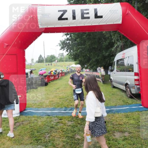 21.06.2025 - 27. Vierlanden-Triathlon MichiJ http://msf.ph/oto/8050199 15.06.2026 14:30:56 Ziel 1244, 1313 meine-sportfotos.de
