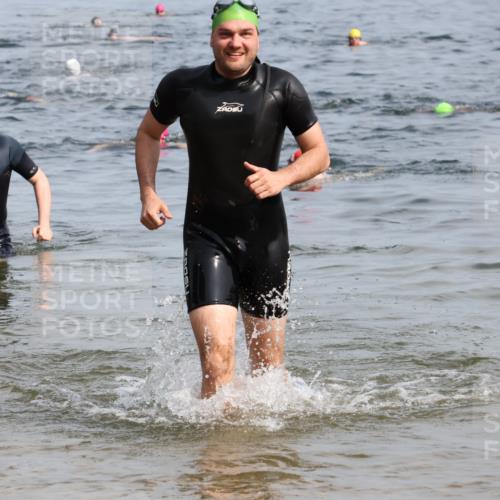 15.06.2025 - 27. Vierlanden-Triathlon Lena Gebhardt http://msf.ph/oto/8050205 15.06.2025 09:57:04 Schwimmen 263, 325, 1399 meine-sportfotos.de