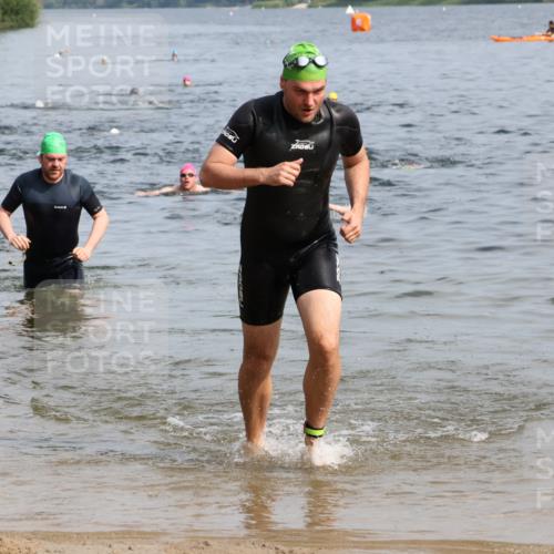15.06.2025 - 27. Vierlanden-Triathlon Lena Gebhardt http://msf.ph/oto/8050207 15.06.2025 09:57:05 Schwimmen 263, 296, 325, 1399 meine-sportfotos.de