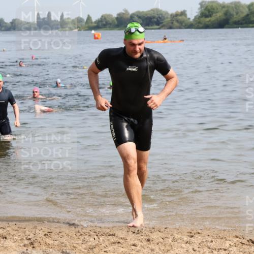 15.06.2025 - 27. Vierlanden-Triathlon Lena Gebhardt http://msf.ph/oto/8050213 15.06.2025 09:57:07 Schwimmen 263, 296, 325, 1399 meine-sportfotos.de