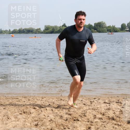 15.06.2025 - 27. Vierlanden-Triathlon Lena Gebhardt http://msf.ph/oto/8050243 15.06.2025 09:57:15 Schwimmen 263, 293, 296, 343 meine-sportfotos.de
