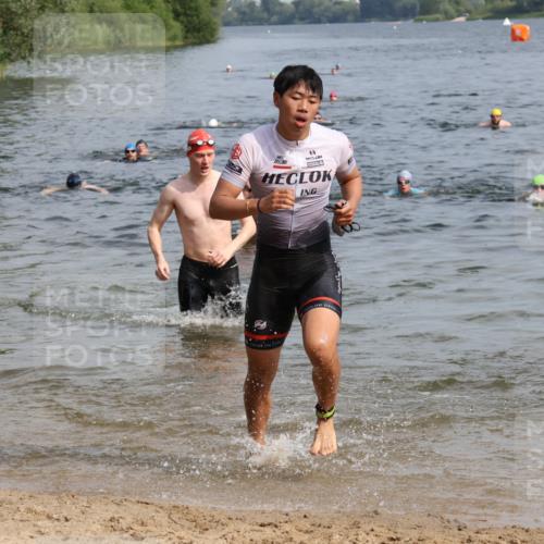 15.06.2025 - 27. Vierlanden-Triathlon Lena Gebhardt http://msf.ph/oto/8050247 15.06.2025 09:57:16 Schwimmen 263, 293, 296, 343 meine-sportfotos.de