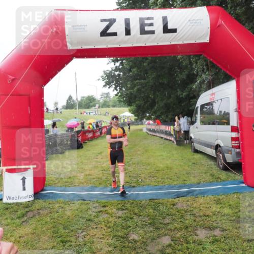 21.06.2025 - 27. Vierlanden-Triathlon MichiJ http://msf.ph/oto/8050251 15.06.2026 14:31:40 Ziel 1243, 1257 meine-sportfotos.de