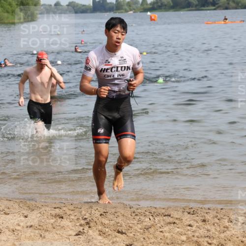 15.06.2025 - 27. Vierlanden-Triathlon Lena Gebhardt http://msf.ph/oto/8050253 15.06.2025 09:57:16 Schwimmen 263, 293, 296, 343 meine-sportfotos.de