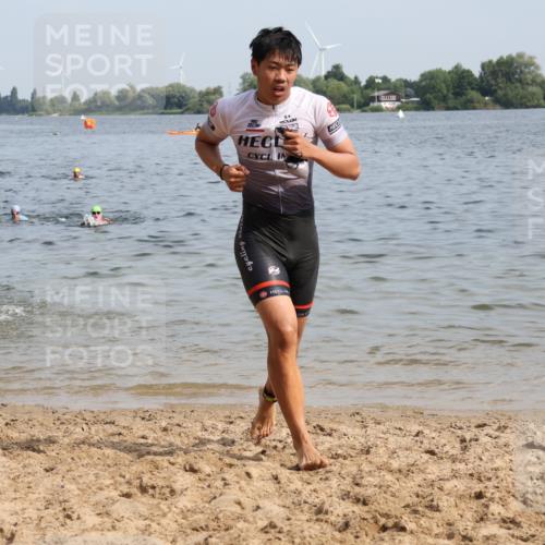 15.06.2025 - 27. Vierlanden-Triathlon Lena Gebhardt http://msf.ph/oto/8050259 15.06.2025 09:57:18 Schwimmen 263, 293, 296, 324, 343 meine-sportfotos.de