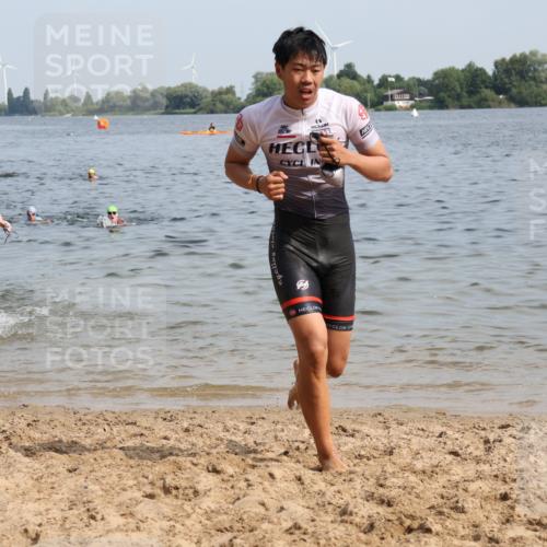 15.06.2025 - 27. Vierlanden-Triathlon Lena Gebhardt http://msf.ph/oto/8050261 15.06.2025 09:57:18 Schwimmen 263, 293, 296, 324, 343 meine-sportfotos.de