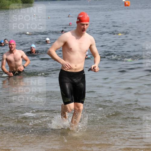 15.06.2025 - 27. Vierlanden-Triathlon Lena Gebhardt http://msf.ph/oto/8050265 15.06.2025 09:57:19 Schwimmen 263, 293, 296, 324, 343 meine-sportfotos.de