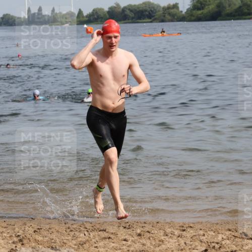 15.06.2025 - 27. Vierlanden-Triathlon Lena Gebhardt http://msf.ph/oto/8050267 15.06.2025 09:57:19 Schwimmen 263, 293, 296, 324, 343 meine-sportfotos.de