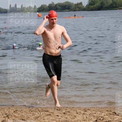 15.06.2025 - 27. Vierlanden-Triathlon Lena Gebhardt http://msf.ph/oto/8050268 15.06.2025 09:57:20 Schwimmen 263, 293, 296, 324, 343 meine-sportfotos.de