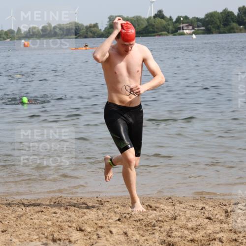 15.06.2025 - 27. Vierlanden-Triathlon Lena Gebhardt http://msf.ph/oto/8050270 15.06.2025 09:57:20 Schwimmen 263, 293, 296, 324, 343 meine-sportfotos.de