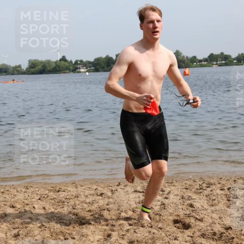 15.06.2025 - 27. Vierlanden-Triathlon Lena Gebhardt http://msf.ph/oto/8050275 15.06.2025 09:57:21 Schwimmen 293, 296, 309, 324, 343 meine-sportfotos.de