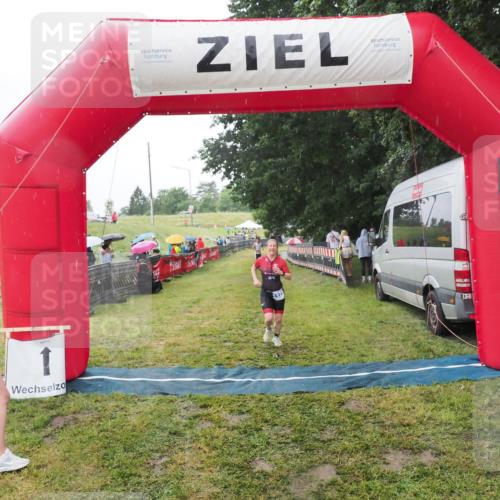 21.06.2025 - 27. Vierlanden-Triathlon MichiJ http://msf.ph/oto/8050282 15.06.2026 14:32:48 Ziel 1179 meine-sportfotos.de
